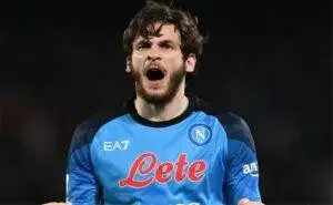 ليفربول ينفي سعيه للتعاقد مع نجم نابولي كفاراتسخيليا رغم الشائعات