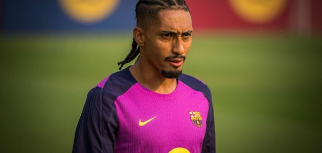 غياب رافينيا المفاجئ يربك برشلونة قبل الكلاسيكو